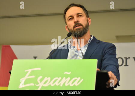 Der nationale Präsident von VOX Santiago Abascal in Barcelona sprechen während der Veranstaltung. VOX Partei gehalten zu einer politischen Veranstaltung in Barcelona mit dem Ziel des Verbots für die Unabhängigkeit der politischen Formationen. Stockfoto