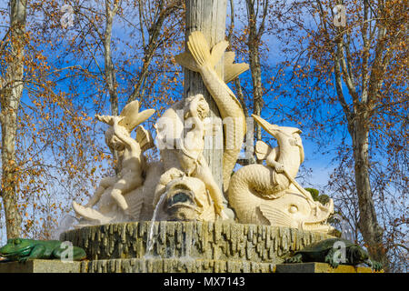 Ansicht der Fuente (Brunnen) de los Galapagos, im Parque del Buen Retiro, Madrid, Spanien Stockfoto