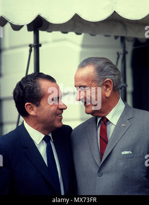 Washington, DC 1968/11/10 Präsident Lyndon Johnson trifft sich mit Präsidenten Richard Nixon im Weißen Haus im November 1968 Stockfoto
