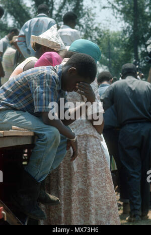 Washington, DC, 1968-06-06 Ein Junge reagiert auf die Nachricht vom Tod des Senators Robert Kennedy am Tag nach seiner Ermordung, dies wurde bei der Armen März 1968 Foto von Dennis Brack Bsb 7 Stockfoto