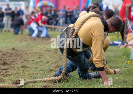 Cornhill, Schottland - 02 Jun 2018: Tauziehen bei den Highland Games in Cornhill, Schottland. Stockfoto