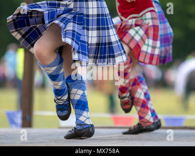 Cornhill, Schottland - 02 Jun 2018: Highland Tänzer an den Highland Games in Cornhill, Schottland. Stockfoto