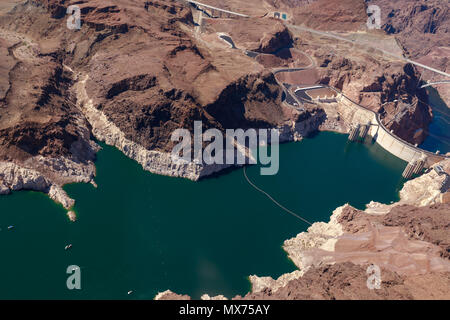 Der Hoover Dam, zwischen Nevada und Arizona, vom Hubschrauber gesehen. Stockfoto