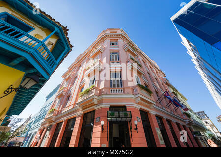 Außenansicht der Calle de Los Mercaderes in der Altstadt von Havanna, Kuba Stockfoto