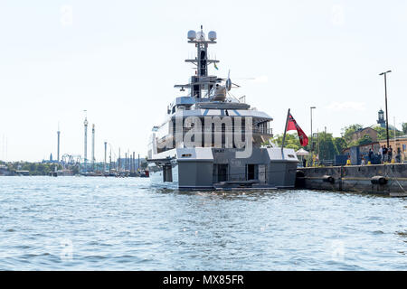 STOCKHOLM, Schweden, 2. Juni 2018: Der große Luxus Yacht M/S Skat begann in Stockholm Hafen. Das Schiff wird von der ehemaligen Microsoft Techniker Char Besitz Stockfoto