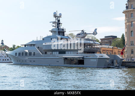 STOCKHOLM, Schweden, 2. Juni 2018: Der große Luxus Yacht M/S Skat begann in Stockholm Hafen. Das Schiff wird von der ehemaligen Microsoft Techniker Char Besitz Stockfoto