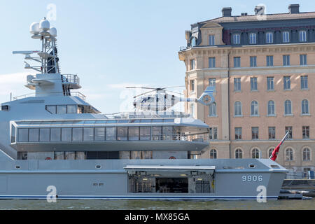 STOCKHOLM, Schweden, 2. Juni 2018: Der große Luxus Yacht M/S Skat begann in Stockholm Hafen. Das Schiff wird von der ehemaligen Microsoft Techniker Char Besitz Stockfoto