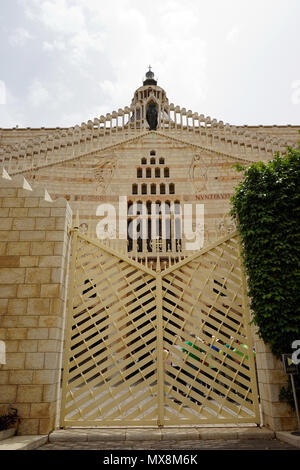 NAZARET, ISRAEL - ca. Mai 2018 Tor der Basilika der Verkündigung Stockfoto