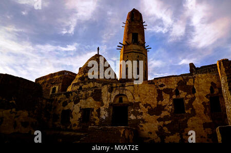 Außenansicht zu Al-Qasr Altstadt in Dakhla Oasis, Ägypten Stockfoto