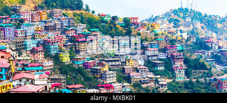 Nicht Brasilien oder Argentinien ist mein Indien. Die schöne Panoramalandschaft von Shimla in Himachal Pradesh, Indien. Stockfoto