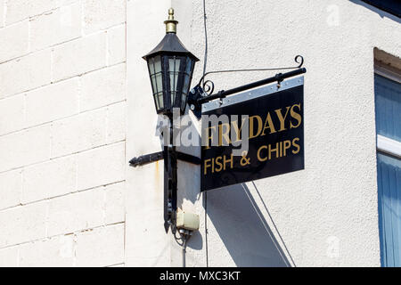 Frydays Fish & Chip Zeichen über Shop Stockfoto