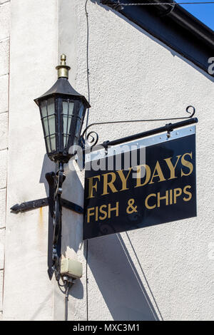 Frydays Fish & Chip Zeichen über Shop Stockfoto