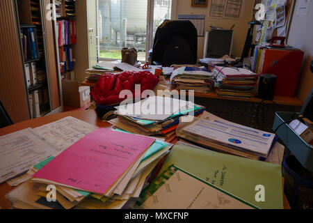 Realistische Darstellung einer unordentlichen Schreibtisch, Lyon, Frankreich Stockfoto