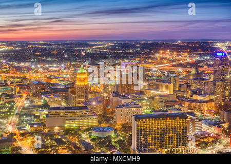 San Antonio, Texas, USA Downtown Skyline der Stadt in der Dämmerung. Stockfoto