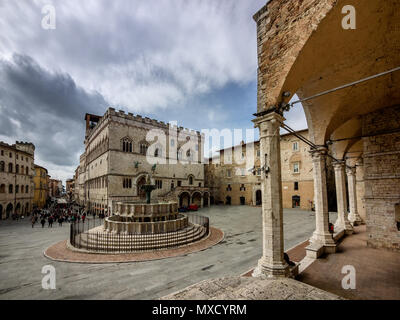 Piazza IV Novembre und Fontana Maggiore in Perugia, Umbrien Italien Stockfoto