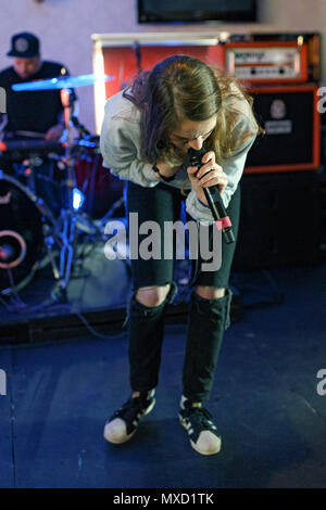 Anna Lotterud, Sänger von Anna des Nordens, die live auf der Bühne. Anna des Nordens Sänger, Anna im Norden leben. Stockfoto