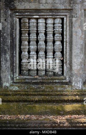 Ein Fenster an der Tempel Ruinen von Beng Mealea 32 Km nördlich der Stadt der Tempel von Angkor in der Nähe der Stadt Siem Reap in Kambodscha. Kambodscha, Si Stockfoto