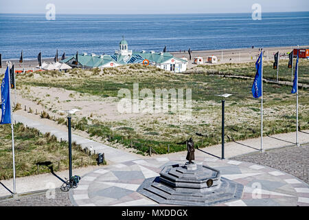 Noordwijk aan Zee (Südholland, Niederlande) Strand eine Statue von Königin Wilhelmina; Ausrichtung und Denkmal für Königin Wilhelmina Stockfoto