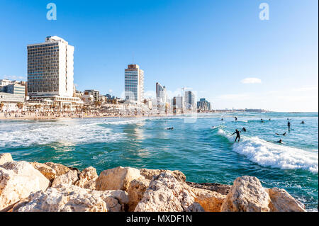 Israel, Tel Aviv - 10. März 2018: die Skyline von Tel Aviv am Strand von Marina gesehen Stockfoto