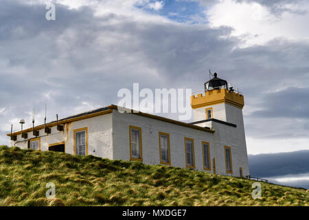 Der Leuchtturm am Ducansby Kopf in Caithness, Schottland. Die am weitesten entfernten Port auf der Straße von Lands End auf dem britischen Festland. 20. Mai 2018 Stockfoto