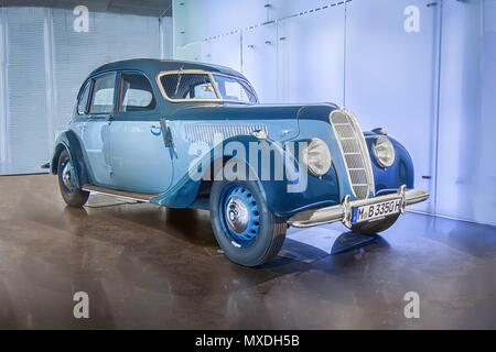 München, Deutschland - 8 April 2017: 1939 BMW 335 im BMW Museum. Stockfoto