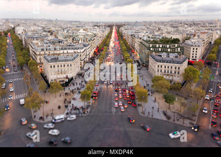 Champs-Elysées vom Arc de Triomphe aus gesehen Stockfoto