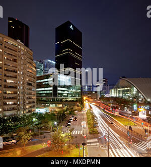 Tour Areva und Avenue de la Division - La Défense Stockfoto