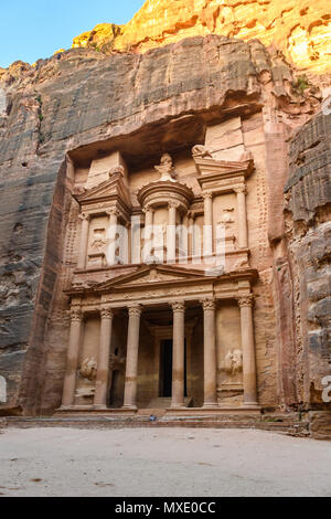 Der Fiskus bei Sonnenaufgang in der verlorenen Stadt Petra, Jordanien Stockfoto