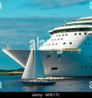 Luxusliner im Gange. Tour Reisen und Wellness Dienstleistungen Stockfoto