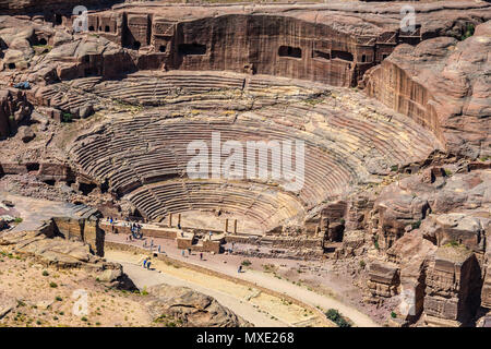 Luftaufnahme des Römischen Theaters in der verlorenen Stadt Petra, Jordanien Stockfoto