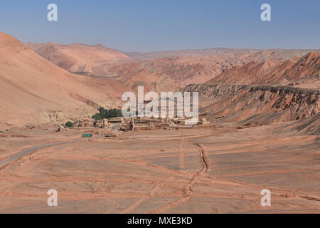 Spektrum der Farben in der flammenden Berge, Turpan, Xinjiang, China Stockfoto