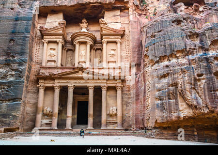 Der Fiskus bei Sonnenuntergang in der verlorenen Stadt Petra, Jordanien Stockfoto