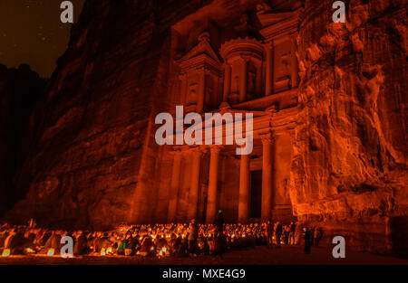 Nachtlicht in der Schatzkammer in der verlorenen Stadt Petra, Jordanien Stockfoto