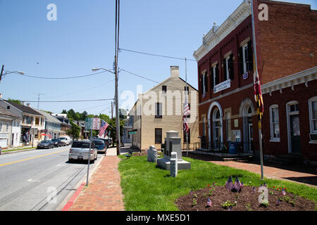 Sharpsburg, MD, USA - 24. Mai 2018: Gedenkstätten im Rathaus und in Sharpsburg, einem malerischen und historischen Stadt, bekannt für seine Nähe zu Antietam, die Stockfoto