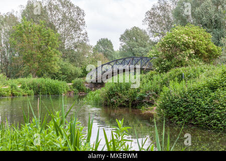 Fußgängerbrücke über River Yare Norfolk Stockfoto