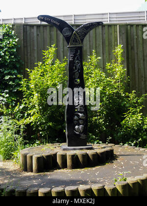 Eine Skulptur, die Kennzeichnung Sustrans national Cycle Routennummer 22 in Stamshaw, Portsmouth Stockfoto