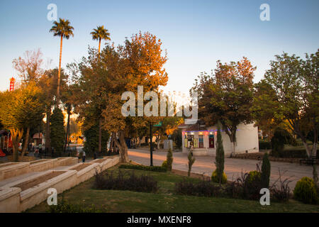 SHIRAZ, IRAN - NOVEMBER 2017: Die azadi Park ist ein beliebter Ort für Menschen von Shiraz im Iran und touristst Stockfoto