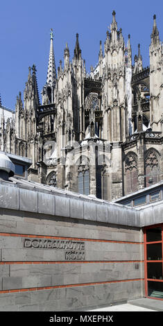 Dom das deutsche Wort "ombauhütte' bedeutet 'Lodge', die für die Koordination der Bau der Kathedrale zuständig ist. Es ist nicht nur eine Gilde von Maurern, enthielt auch alle Tischler, Maurer, Schmiede und Glaser. Der Dom Lodge ist auch nach dem Bau der Kathedrale wurde fertiggestellt: Die kontinuierliche Pflege eines solch komplexen Gebäude wird Arbeit für immer. Stockfoto