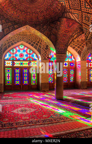 Die Nasir al-Mulk Moschee oder auch als Rosa Moschee im Zentrum von Shiraz im Iran Stockfoto