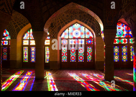 Die Nasir al-Mulk Moschee oder auch als Rosa Moschee im Zentrum von Shiraz im Iran Stockfoto