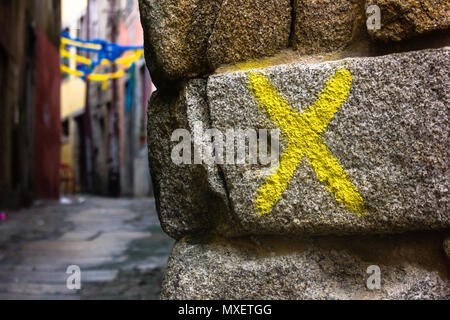 Wegweiser auf dem Camino in Porto, Portugal Stockfoto