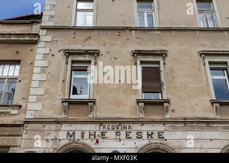 Eine bosnische Krieg (Heimat Krieg) beschädigte Gebäude in Mostar, der Föderation Bosnien und Herzegowina. Stockfoto