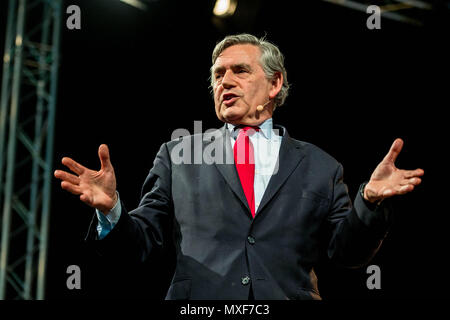 Sonntag, 03 Juni 2018 dargestellt: der ehemalige Premierminister Gordon Brown spricht an der Festival Re: Die 2018 Hay Festival statt Heu Wye, Powys, Wales Stockfoto