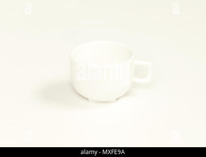 Heißen Tee in Weiß Becher für Tee oder Kaffee isoliert Stockfoto
