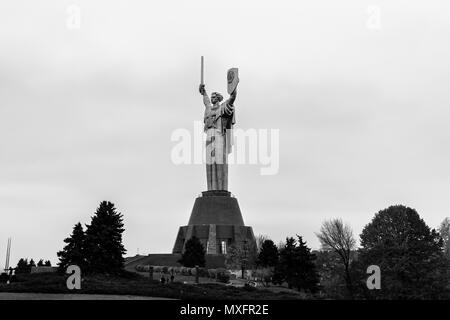 Rodina Mat (Mutterland Denkmal) in Kiew, Ukraine, Landschaft Stockfoto
