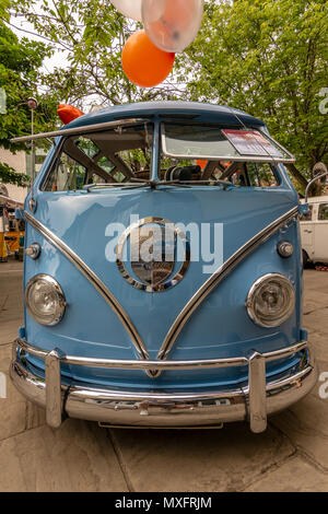 1962, 23 Fenster, Samba - Pflaumenmus, Horsham, West Sussex, UK. Stockfoto