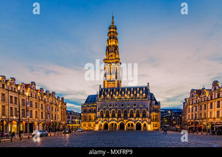 Sonnenuntergang an der Place des Heros Square in Arras, Frankreich Am 23. März 2015 getroffen Stockfoto