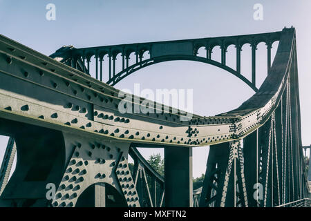 Berlin, Deutschland, 07. Mai 2018: Teil der Glienicker Brücke, die während des Kalten Krieges zum Austausch der Spione genutzt wurde Stockfoto