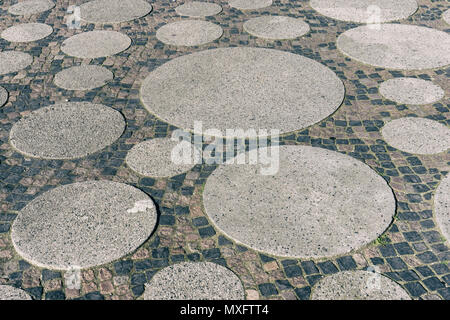 Berlin, Deutschland, 20. Mai 2018: kreisförmige Muster der Gehweg Stockfoto