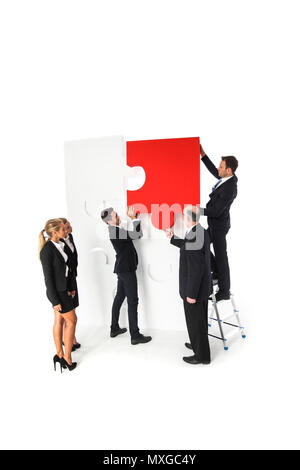 Business Team Montage grosse Puzzle auf weißem Hintergrund Stockfoto